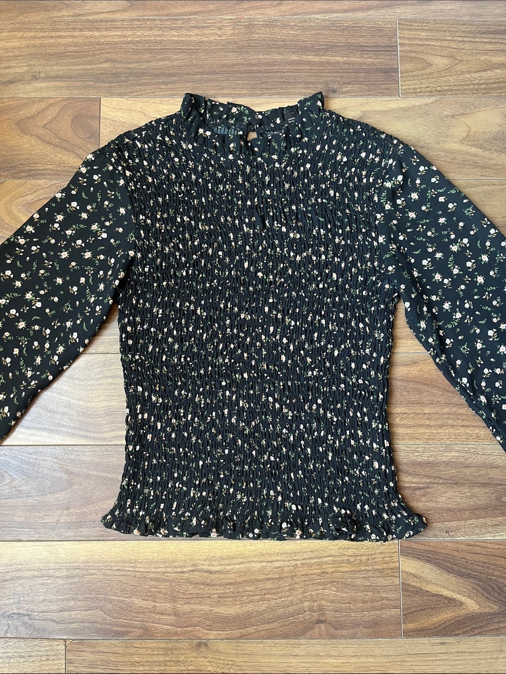 Streetwear Society Women Smocked Black Floral Long-Sleeve Women's Top Large